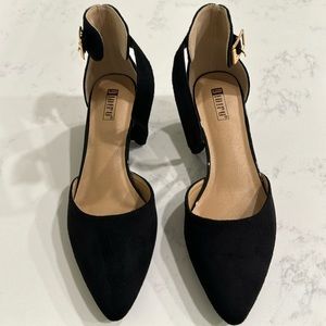 Black Microsuede mid heel shoes NWOT